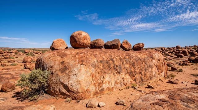 Karlu Karlu (Devils Marbles)