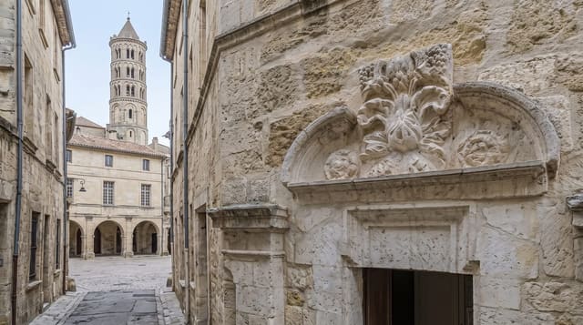 Uzes