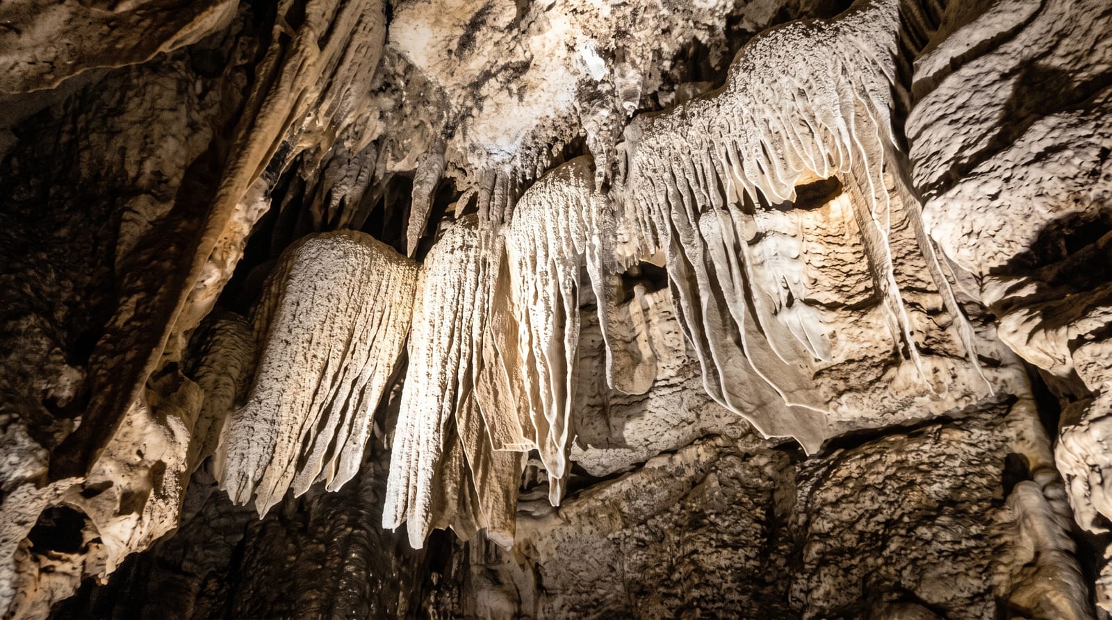 Cutta Cutta Caves