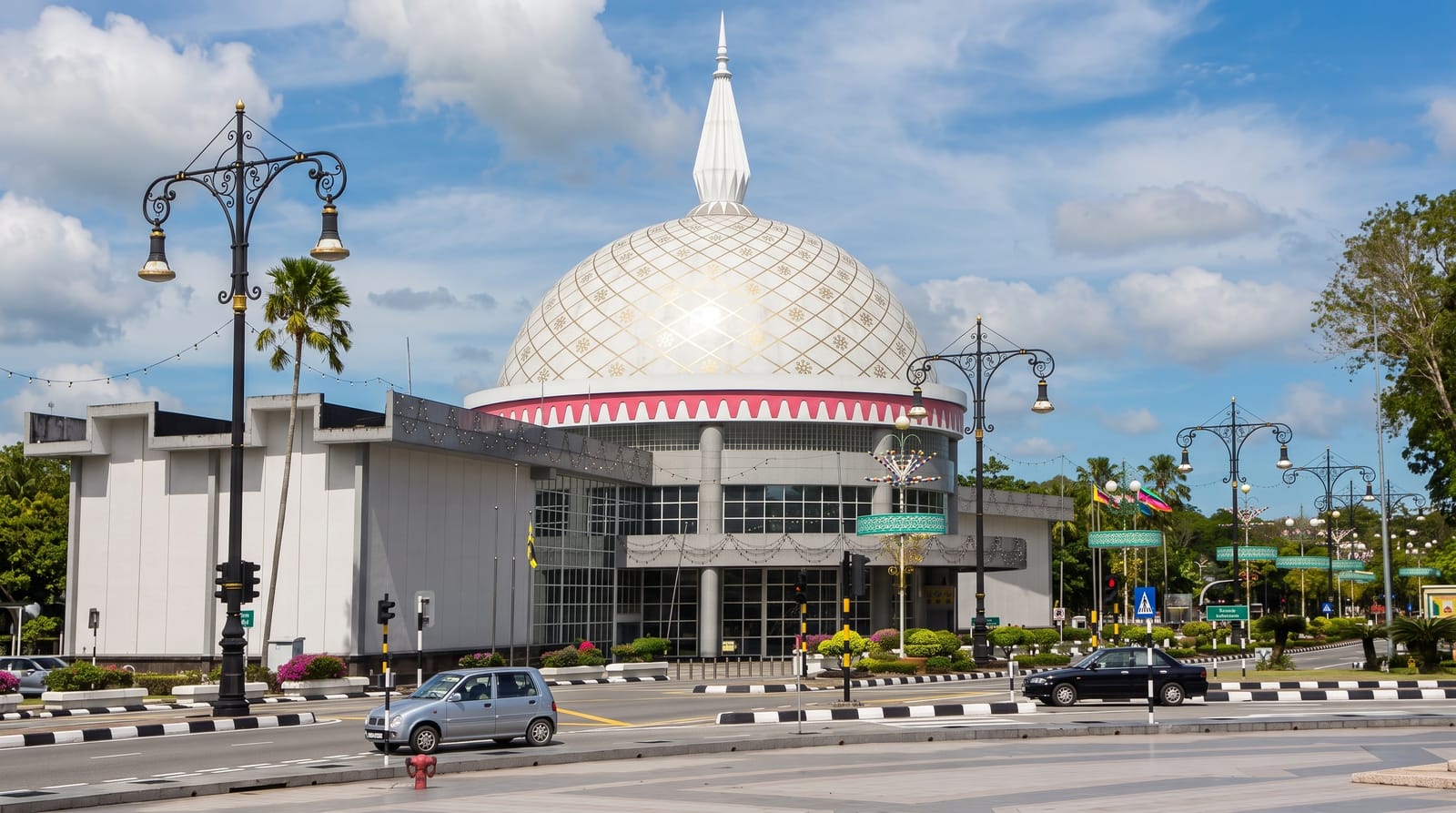 The Royal Regalia and Bandar