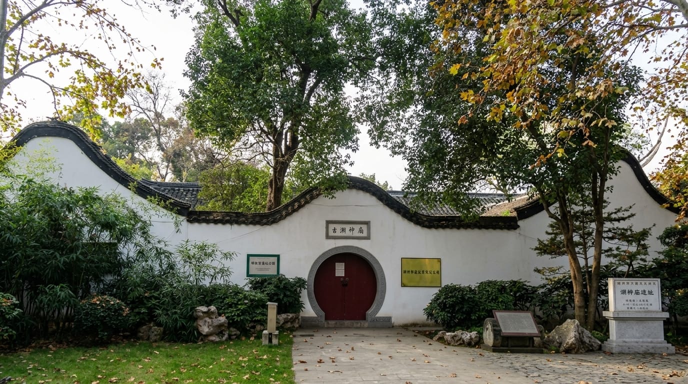 Xuanwu Lake