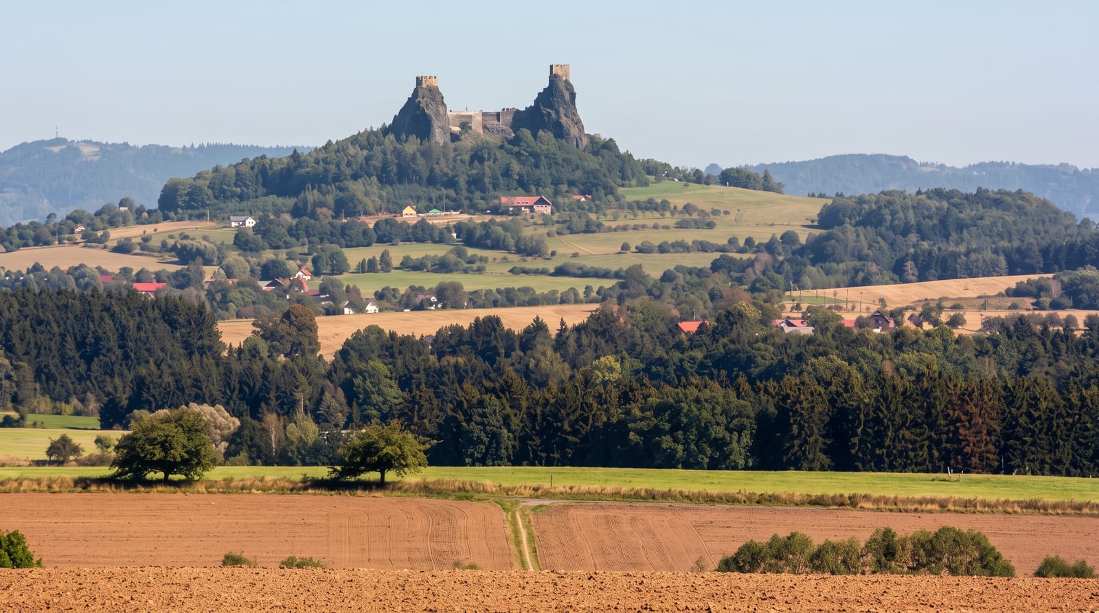 Trosky Castle