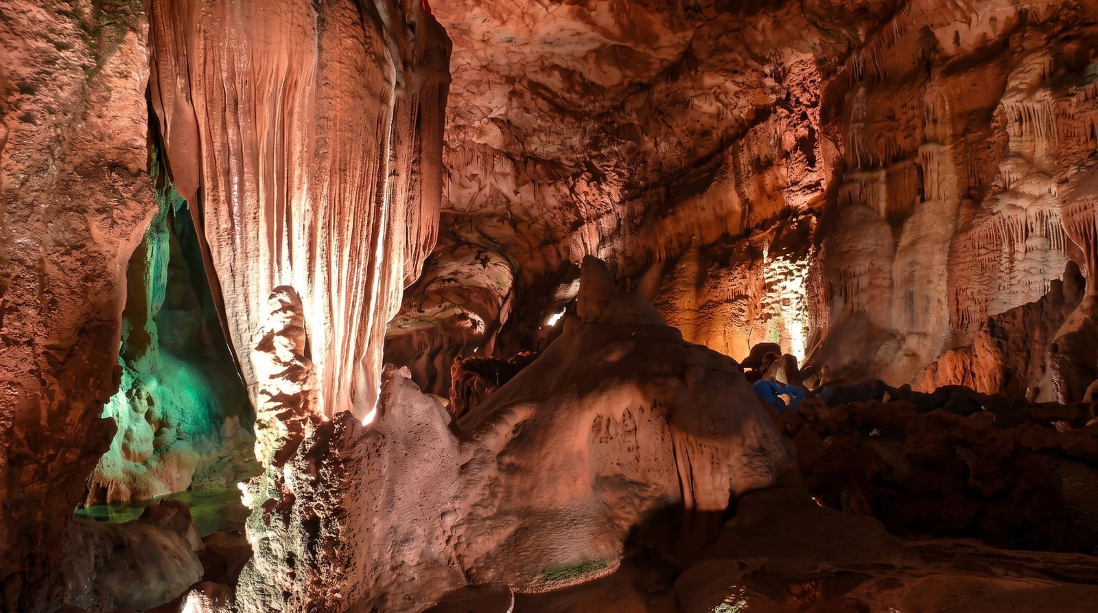 Mira de Aire Caves